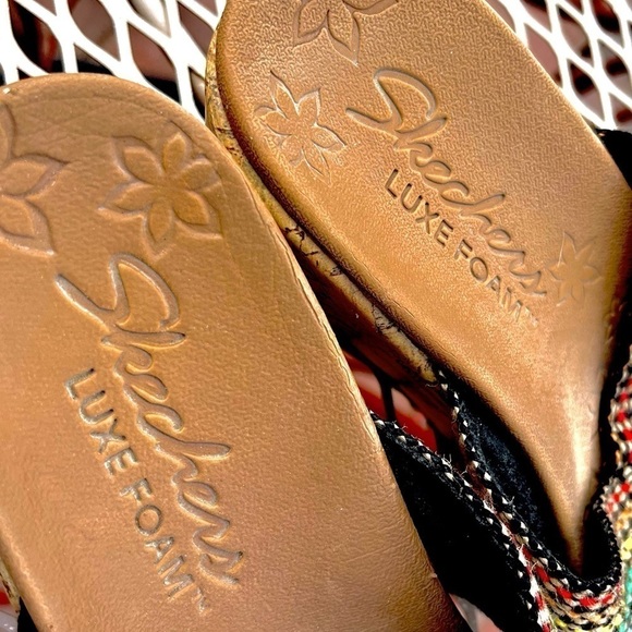 𝅺BEVERLEE “DELIGHTED” SKETCHERS RAINBOW PLATFORM WEDGES - Picture 7 of 11